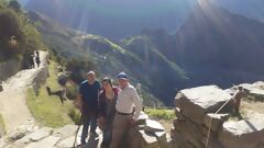 Chegada do grupo de caminhantes a Machu Picchu