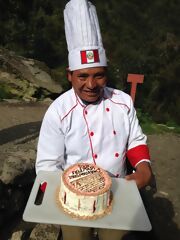 Nosso chef preparando um bolo